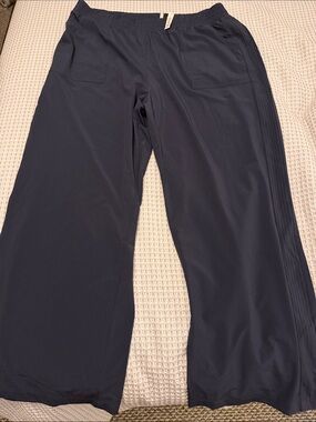 Wide Leg Navy Lounge Pants. Beautiful tuxedo trim and pockets Size XXL NWT